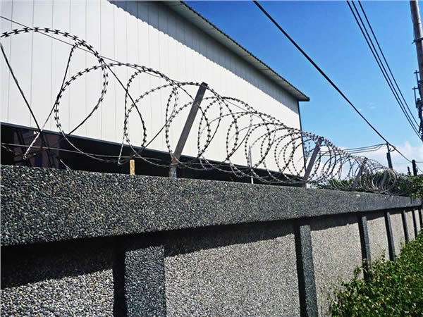 Spiral Razor Wire Installed on Walls